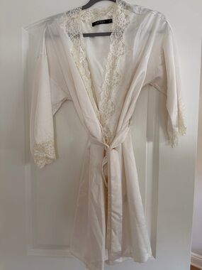 Ralph Lauren Cream Satin Robe with Lace Trim